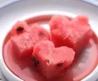 来例假吃瓜  第1张