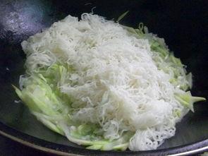 炒米粉吃瓜事件,一场网络狂欢背后的食品安全反思