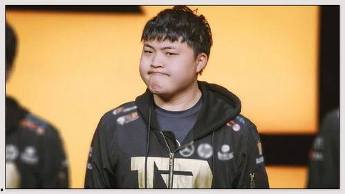 uzi退役后吃瓜,娱乐圈吃瓜群众纷纷热议，揭秘电竞圈幕后故事