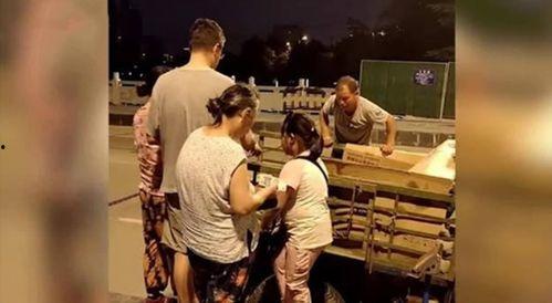 吃瓜女生半夜回家,吃瓜女生揭秘娱乐圈幕后真相