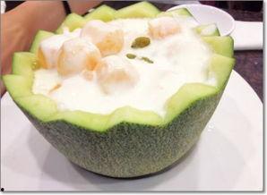 吃哈密瓜冰淇淋蜜瓜