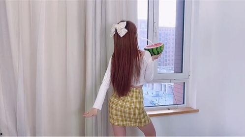 吃瓜的女同学,吃瓜女同学的热议焦点