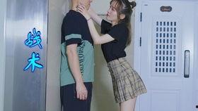 情侣天台上约会吃瓜,情侣天台浪漫约会瞬间